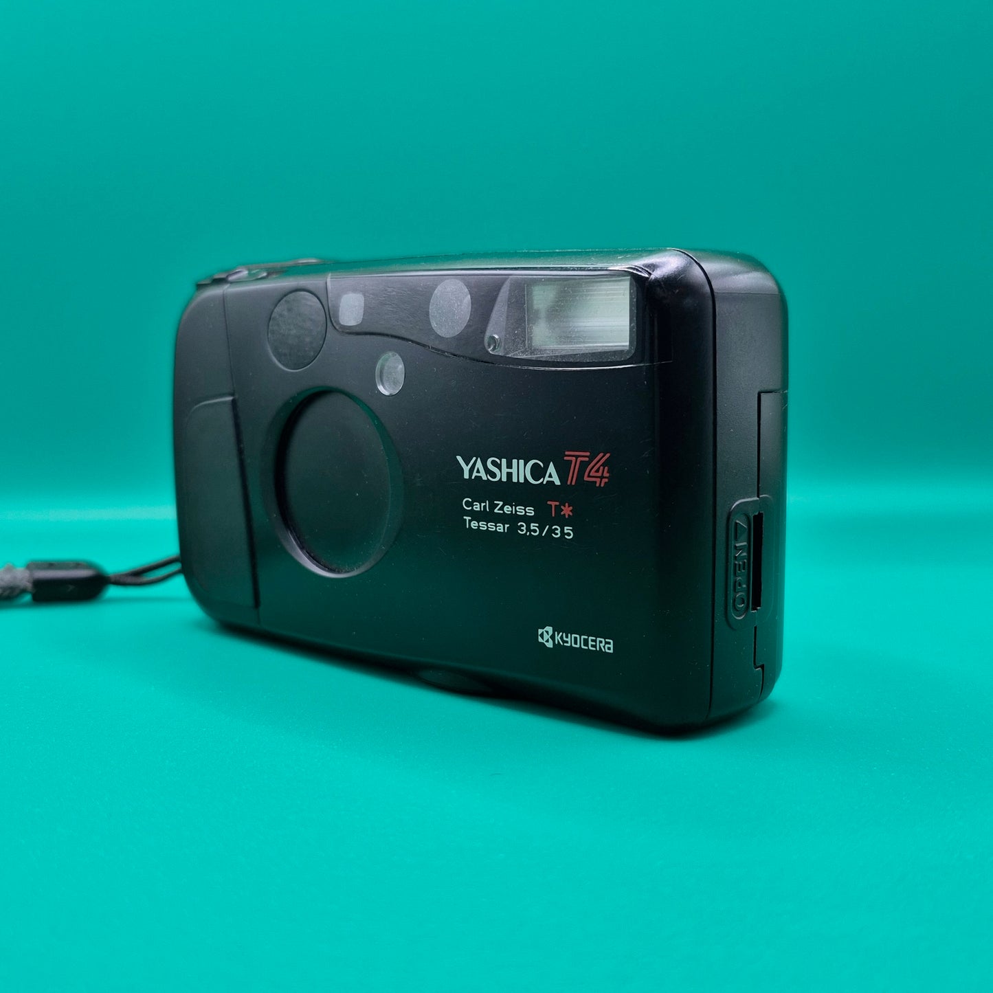 Yashica T4