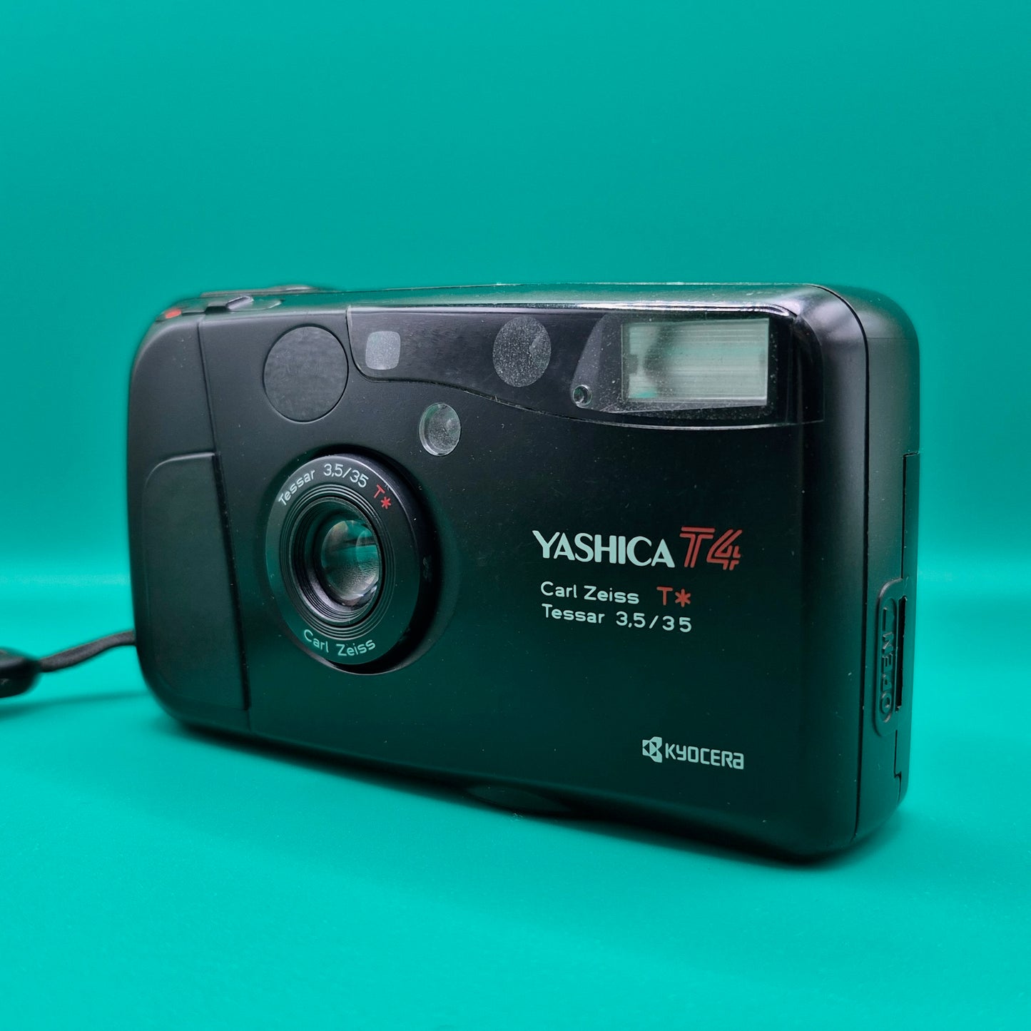 Yashica T4