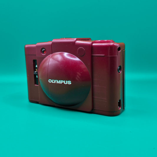 Olympus XA 2 (red)