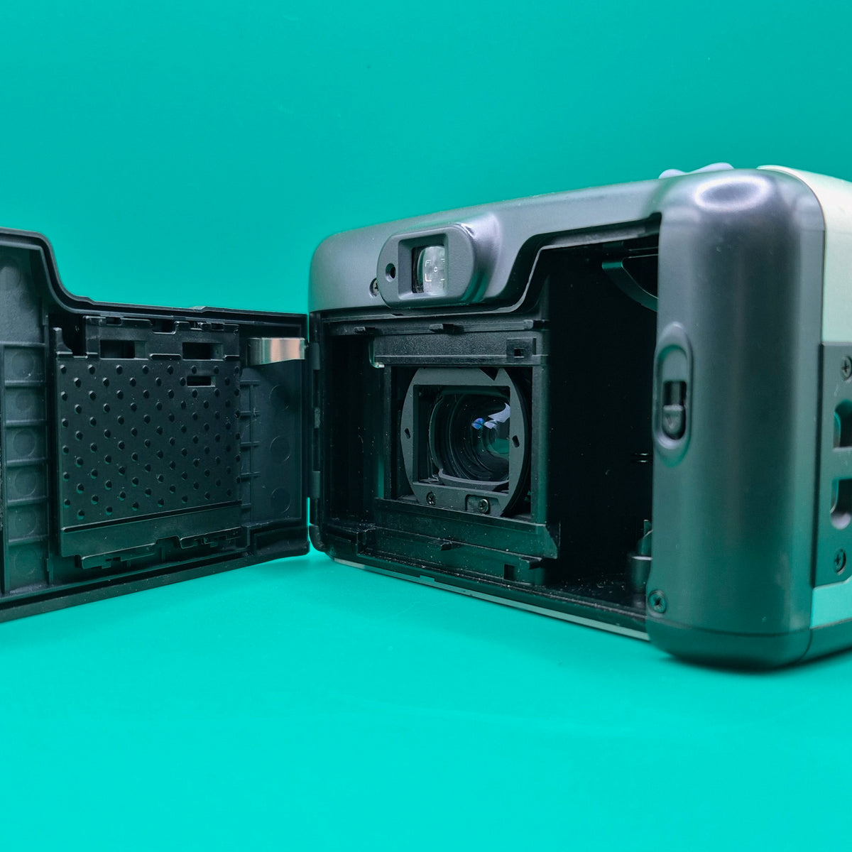 Yashica Zoomate 70z Brava
